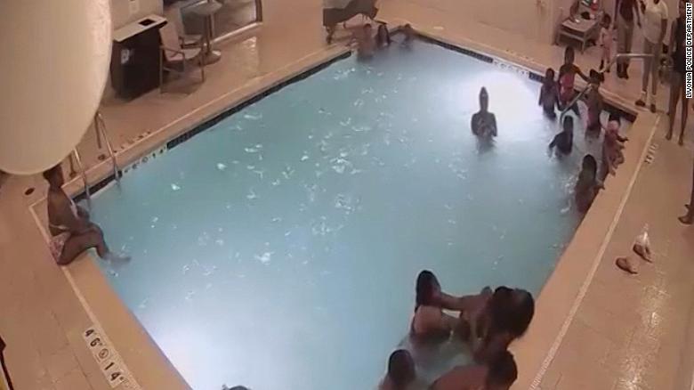 Off Duty Nurses Save Toddler Rescued From A Hotel Pool Cnn