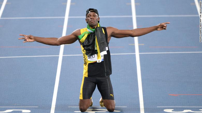 Usain Bolt เฉลิมฉลองชัยชนะทองคำในการถ่ายทอด 4x100m ที่การแข่งขันกีฬาโอลิมปิกริโอ