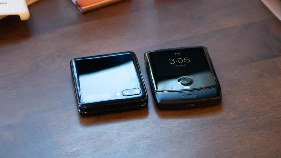 Flip Phone Comparison Motorola Razr Vs Samsung Galaxy Z Flip Cnn