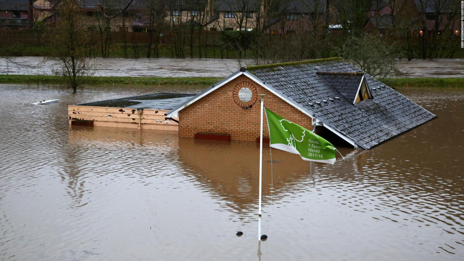 Storm Dennis Strikes Uk Sparking Flood Warnings And Evacuations Cnn 7002