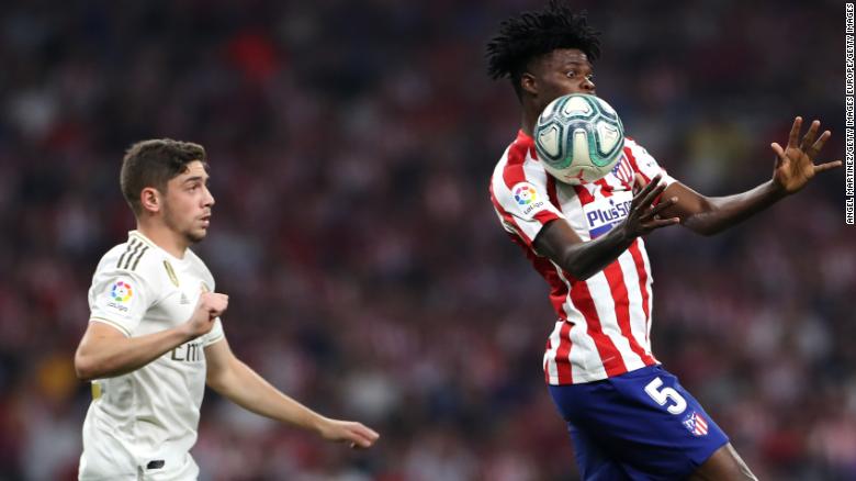 Federico Valverde of Real Madrid battles for the ball with Partey at Wanda Metropolitano on September 28, 2019.