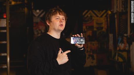 Singer-songwriter Lewis Capaldi filmed an exclusive session for MelodyVR. 