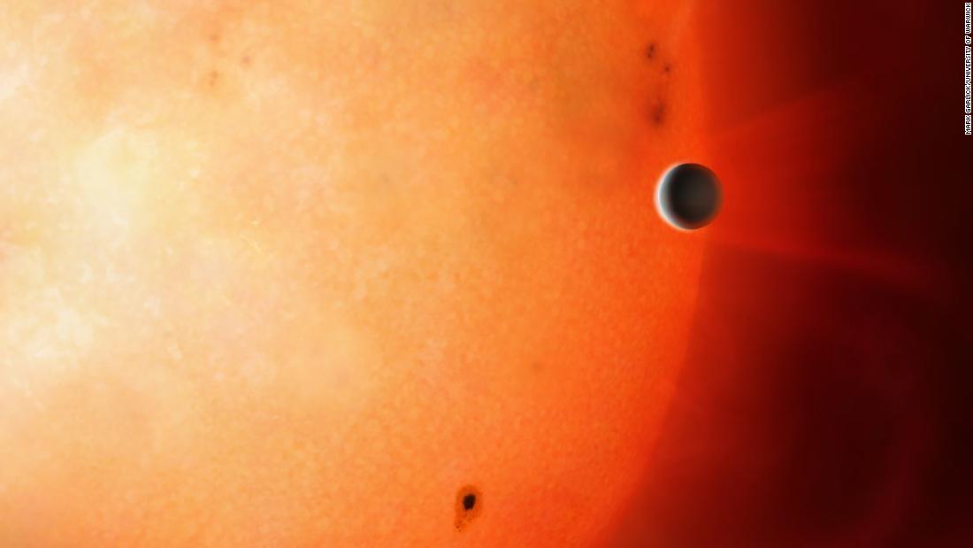 This artist&#39;s impression shows a Neptune-sized planet in the Neptunian Desert. It is extremely rare to find an object of this size and density so close to its star. 
