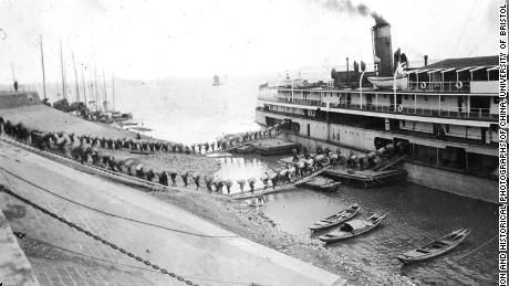 A steamer is loaded in Hankow.