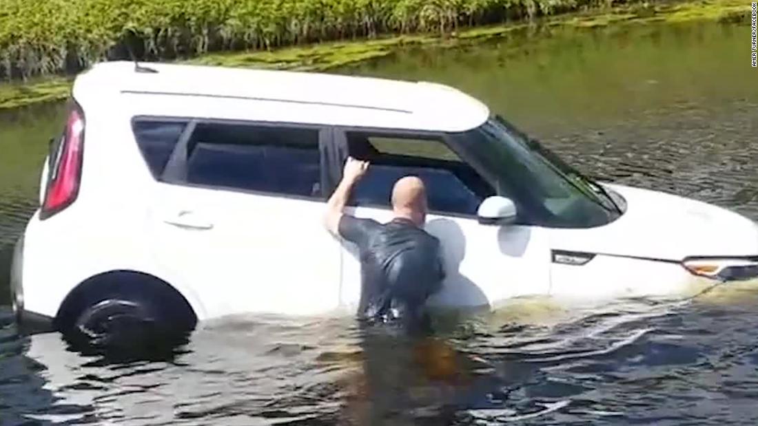 See Bystanders Rescue Woman In Sinking Car Cnn Video 