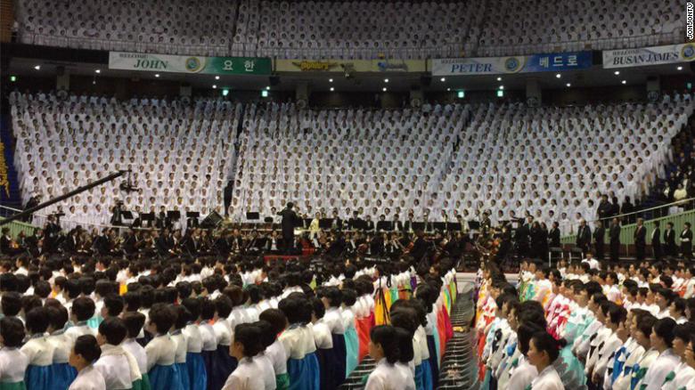 Uno degli eventi di culto di massa di Shincheonji.