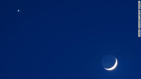 How To See Venus And A Crescent Moon Side By Side This Thursday Cnn