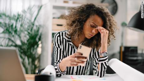 Smartphones may make your headaches worse, study finds 