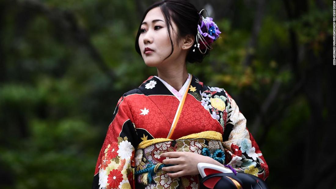 gebonden wees stil Oefenen What the kimono tells us about cultural appropriation - CNN Style