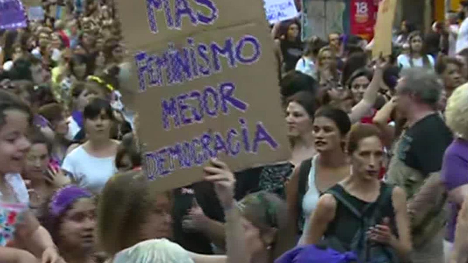 Ortografía término análogo Sur oeste Uruguay marcha en favor de la igualdad en el Día Internacional de la Mujer  - CNN Video