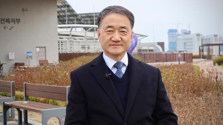 South Korea Coronavirus Country Has Passed The Peak Of The Outbreak Health Minister Hopes Cnn