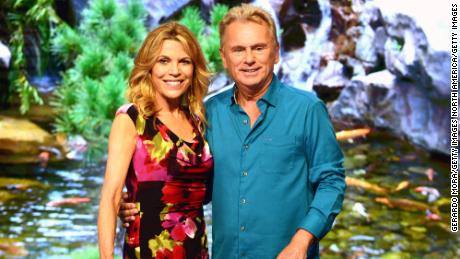 Pat Sajak and Vanna White reup on & # 39;  Wheel of Fortune & # 39;