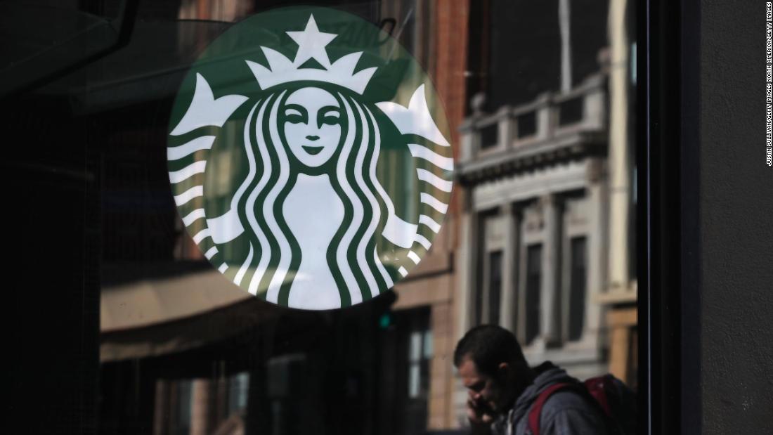 Starbucks estrena un nuevo vaso más sostenible. Esto es lo que lo hace ...