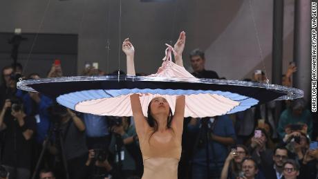 Floating dresses amazed viewers during the Women&#39;s Spring-Summer 2020 show in Paris (September 27, 2019)