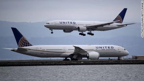 Feds direct airlines to refund passengers for canceled flights