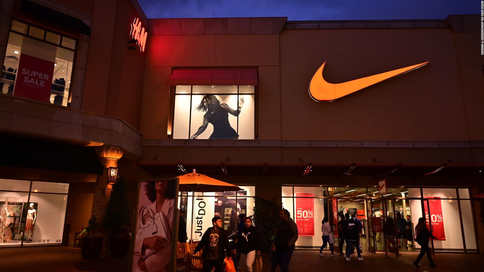 Nike, Disney y Urban Outfitters, entre las tiendas que por el - CNN
