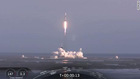 Amid pandemic, SpaceX launches another batch of Starlink satellites
