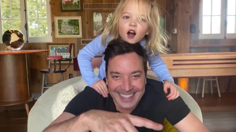 Jimmy Fallon Gets Hilariously Interrupted By His Daughter While Interviewing Jennifer Garner Cnn