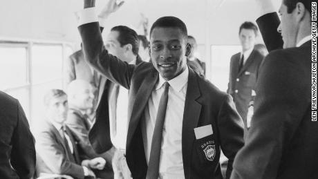 Brazilian soccer player Pele with his teammates of Brazil national football team travelling on a bus upon their arrival in the UK for the 1966 Fifa World Cup, UK, 25th June 1966. (Photo by Len Trievnor/Daily Express/Hulton Archive/Getty Images)