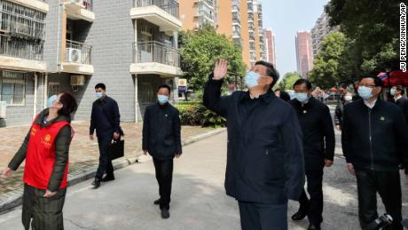 Chinese President Xi Jinping waves to residents who are quarantined at home on March 10.