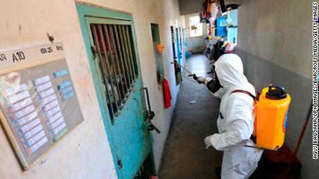 Neglecting those in prisons and detention facilities in the pandemic could be catastrophic, UN says