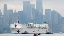Nava spitalului marin desfășurat în New York, cu o capacitate de 1.000 de paturi, tratează doar 20 de pacienți