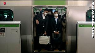 Even in the coronavirus pandemic, the Japanese won&#39;t work from home until Shinzo Abe makes them