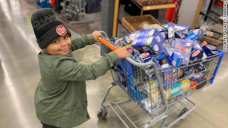 7-year-old helps elderly get groceries; he buys and ...