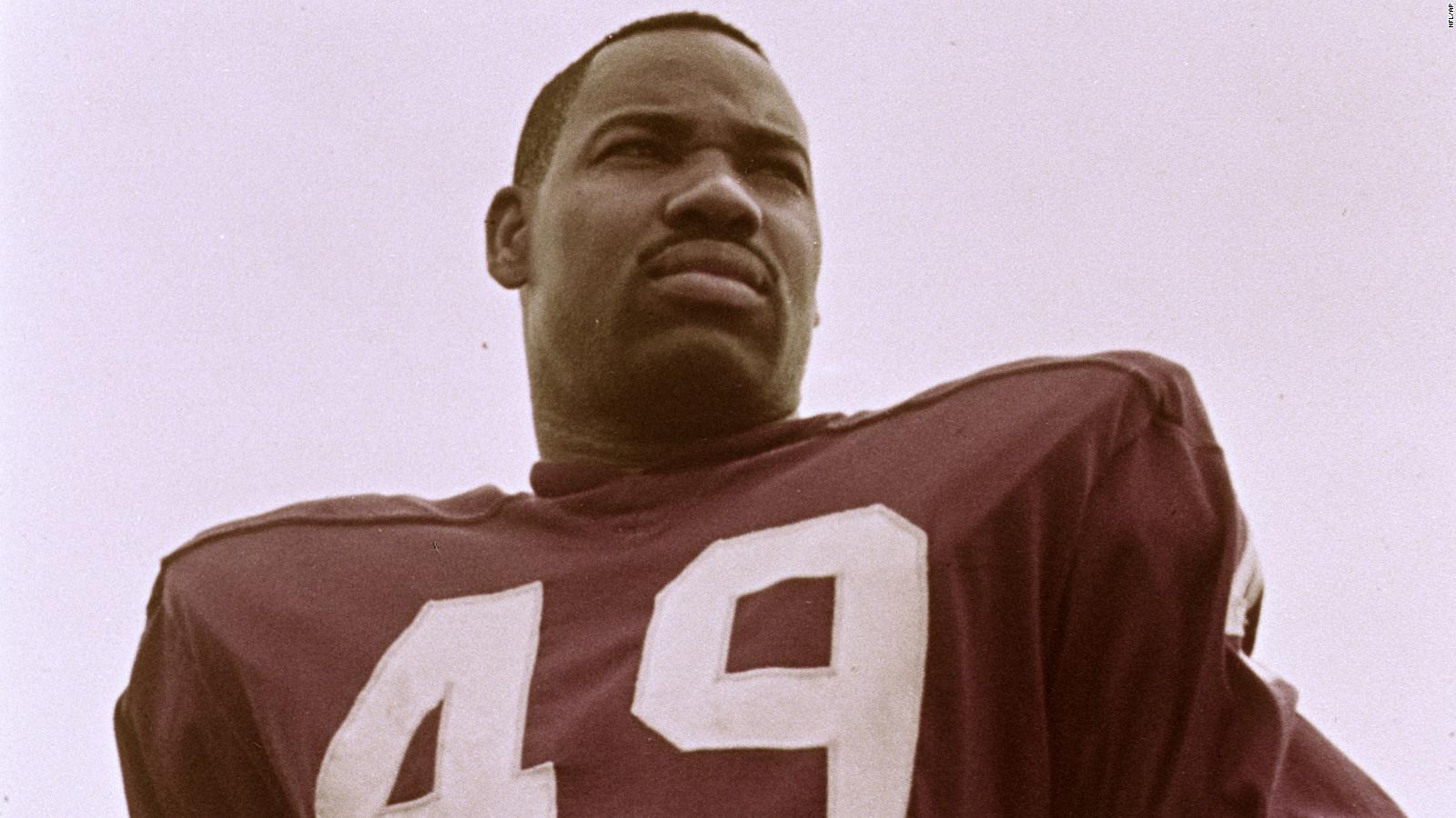 Bobby Mitchell, first black player for the Washington Redskins, dies at ...