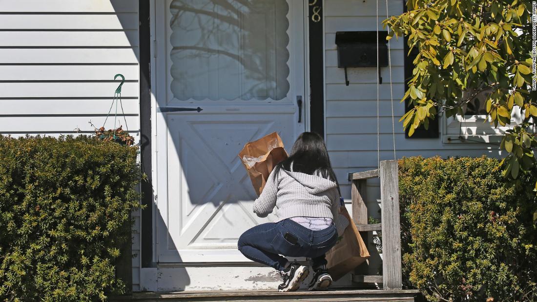 People are luring Instacart shoppers with big tips -- and then changing them to zero