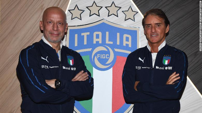 Gianluca Vialli (ซ้าย) ปัจจุบันช่วยทีมชาติอิตาลีพร้อมกับอดีตเพื่อนร่วมทีมและหัวหน้าโค้ช Roberto Mancini