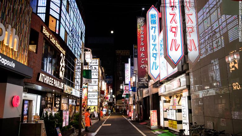 Japanese Mayor Says Men Should Grocery Shop During Coronavirus