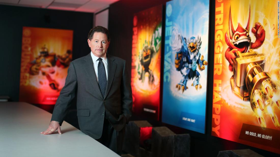 Activision Blizzard CEO gives his personal phone number to 10,000 employees