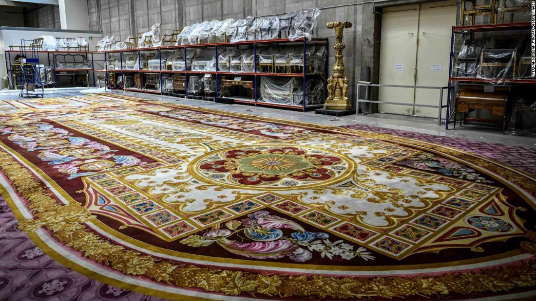 A carpet from Notre Dame cathedral undergoes restoration at &#39;the Mobilier National&#39; headquarters in Paris on September 12, 2019.