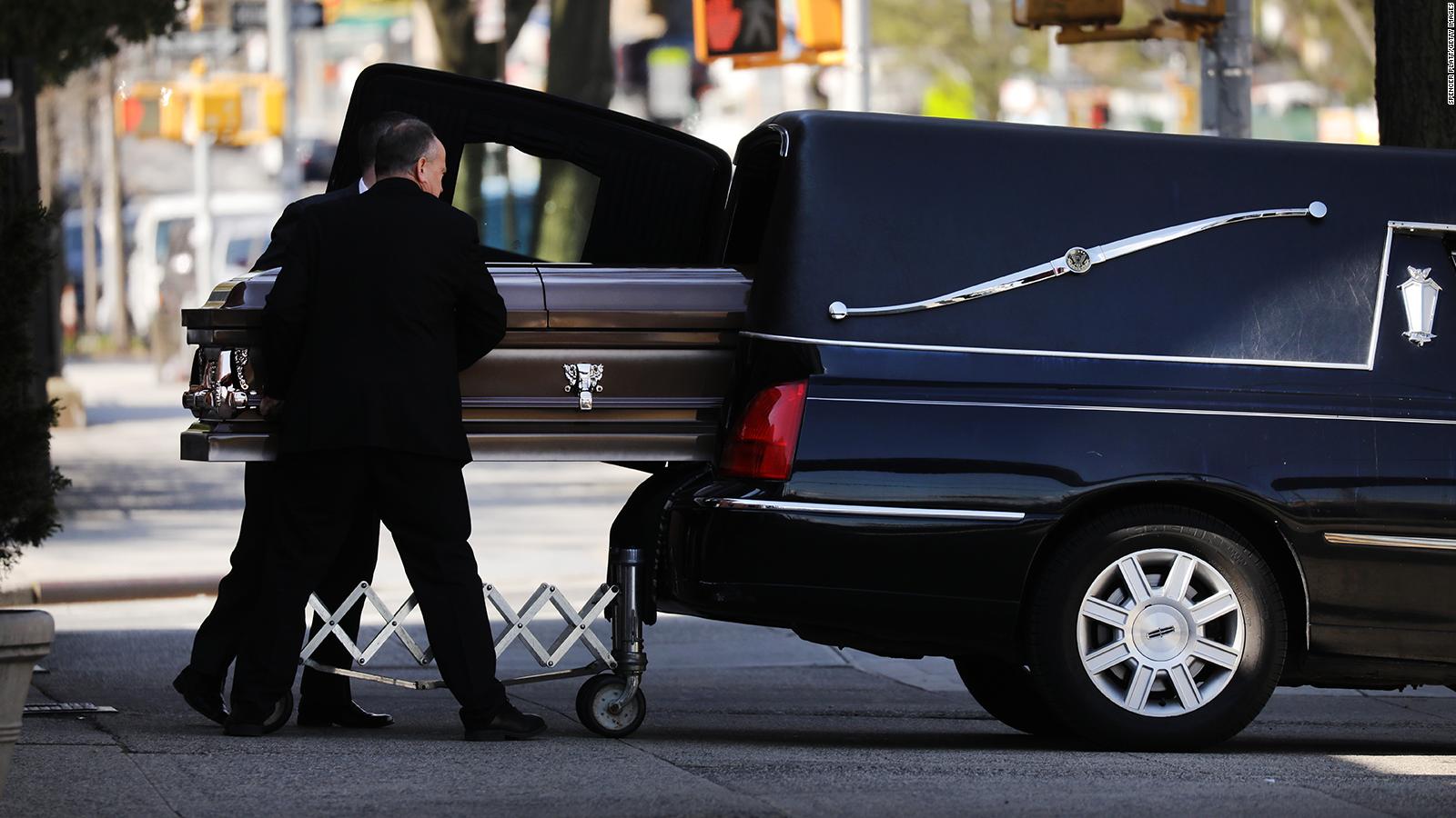 License for New York funeral home where dozens of bodies were removed