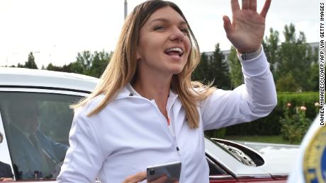 2019 Wimbledon Women&#39;s singles champion, Romania&#39;s tennis player Simona Halep (C), waves to fans outside Henry Coanda International Airport in Bucharest on July 15, 2019. (Photo by Daniel MIHAILESCU / AFP)        (Photo credit should read DANIEL MIHAILESCU/AFP via Getty Images)