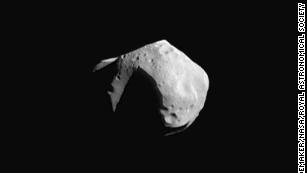 We are not images of discovered asteroids, but researchers have imagined they look like this, called Mathilde, imitated by NASA's Shoemaker mission in 1997. 