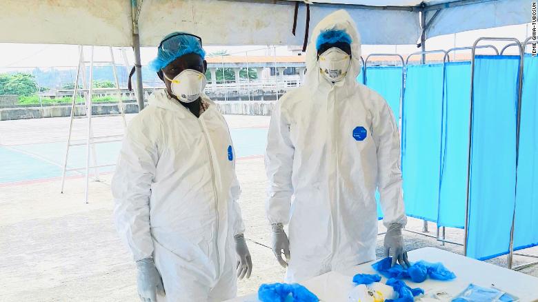 NIMR staff at Lifebank&#39;s mobile test center in Oyo state, Nigeria