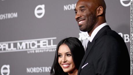 Kobe Bryant&#39;s widow asks court to publish names of deputies who took photos of fatal helicopter crash site