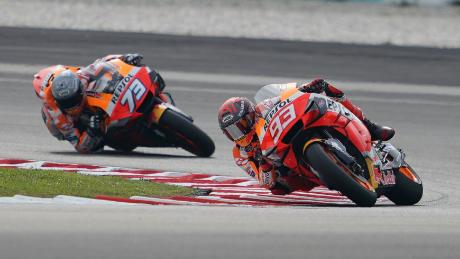 Marc (R) and Alex Marquez race at the Sepang 2020 test.