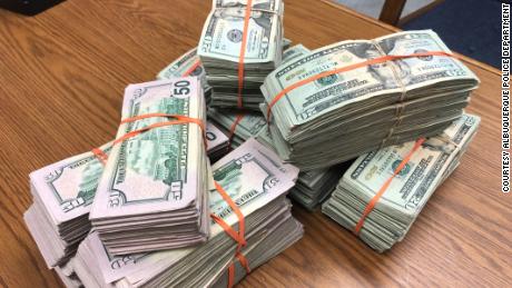 Nuñez described finding a &quot;foot-long stack&quot; of cash next to the ATM.