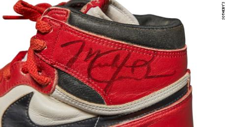 Primeras zapatillas Air de Michael Jordan salen a subasta en Sotheby's