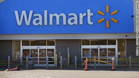 Elizabeth Warren, other Massachusetts Democrats probe Walmart on store with more than 80 coronavirus cases