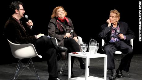 Stiller and Meara are interviewed by The New Yorkerapos;s Ben Greenman at the Museum of the Moving Image in 2011. Meara overleed in 2015 op 85-jarige leeftijd.