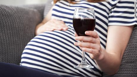 Any level of drinking or smoking while pregnant may affect your newborn's brain development, study says