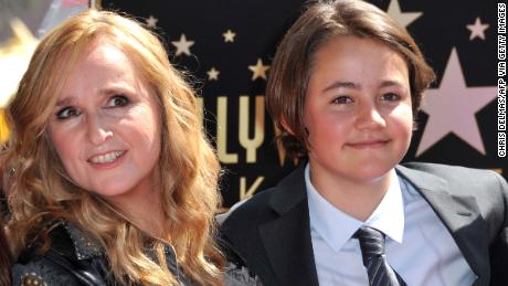 This photo, taken on September 27, 2011, shows singer Melissa Etheridge posing with her son Beckett during her Walk of Fame ceremony held at the Hard Rock cafe in Hollywood. Beckett Cypher, the singer&#39;s son with former partner Julie Cypher, died at age 21. (Photo by CHRIS DELMAS/AFP via Getty Images)