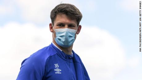 FC Schalke 04&#39;s German goalkeeper Alexander Nuebel walks with a face mask at the club&#39;s training grounds during a training session in Gelsenkirchen, western Germany on May 14, 2020. - Players arriving in several sparsely-populated team buses, substitutes wearing masks and goal celebrations limited to elbow bumps -- when German football returns to the pitch this weekend, it will have to follow a draconian set of guidelines. (Photo by Ina FASSBENDER / AFP) (Photo by INA FASSBENDER/AFP via Getty Images)