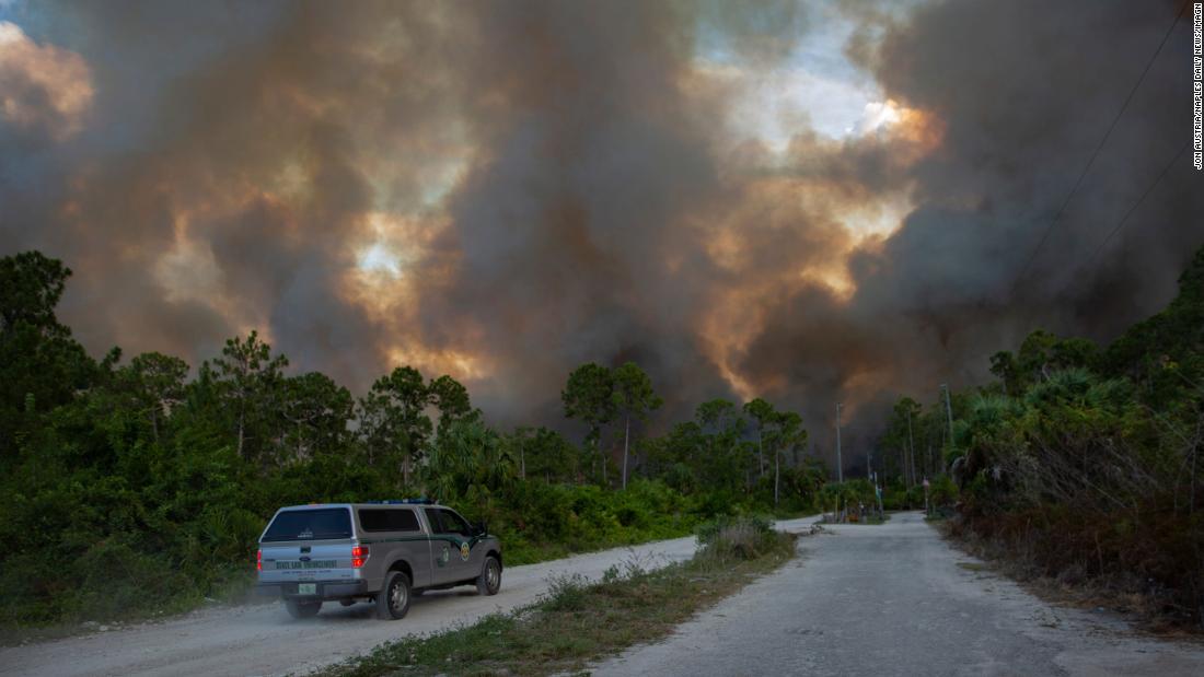 Florida wildfires near Naples force evacuations, Interstate 75 reopens