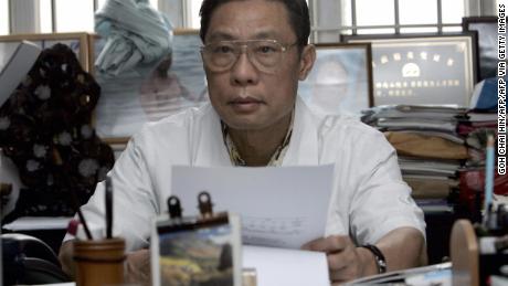 GUANGZHOU, CHINA:  China&#39;s top Severe Acute Respiratory Syndrome (SARS) expert Zhong Nanshan, in his office at the Guangzhou Institute of Respiratory Diseases 10 June 2005, in Guangzhou, southern China&#39;s Guangdong province.                     AFP PHOTO/GOH CHAI HIN  (Photo credit should read GOH CHAI HIN/AFP via Getty Images)
