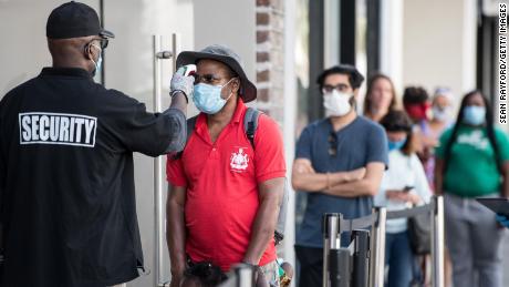 Security guards risk their lives by asking customers to wear masks